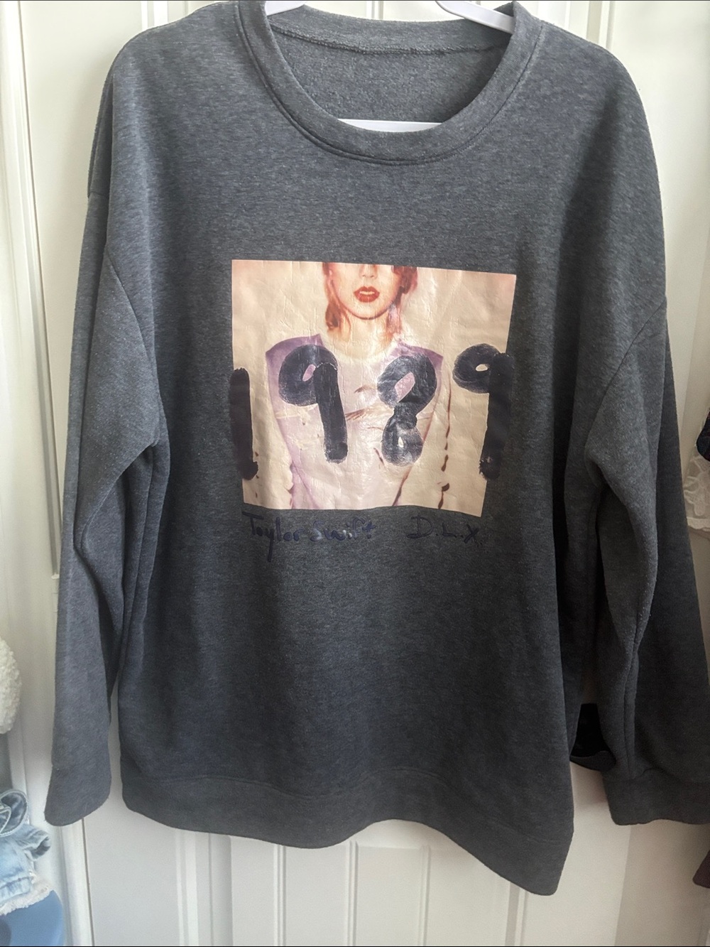 Taylor Swift 1989 Graphic Crewneck Sweatshirt - Gray